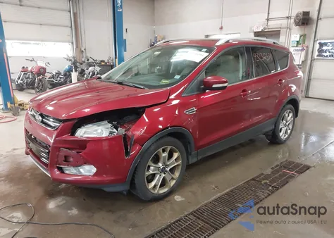 2014 Ford Escape Titanium z USA, uszkodzony, nr VIN 1FMCU9JX8EUE54493